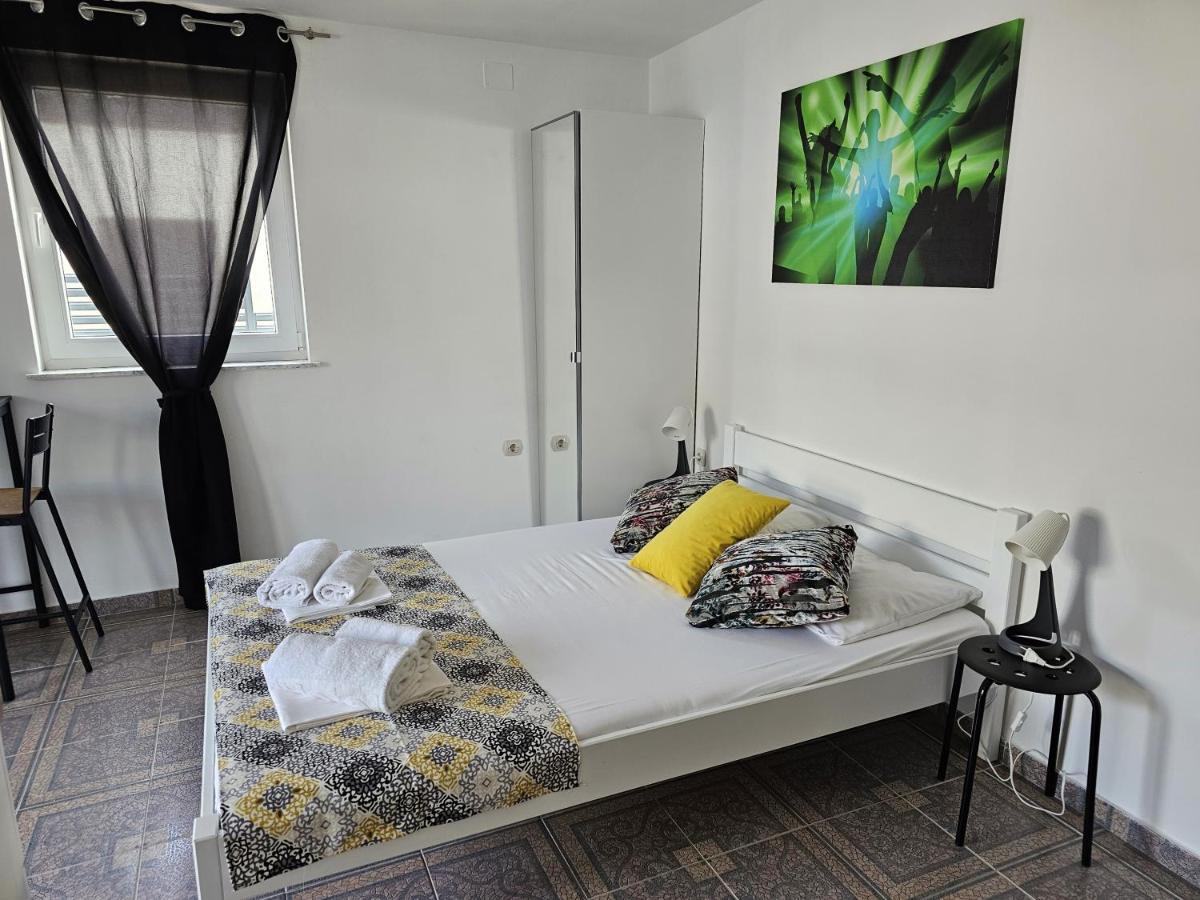 Apartments Antonia - S. Novalja Stara Novalja Bagian luar foto
