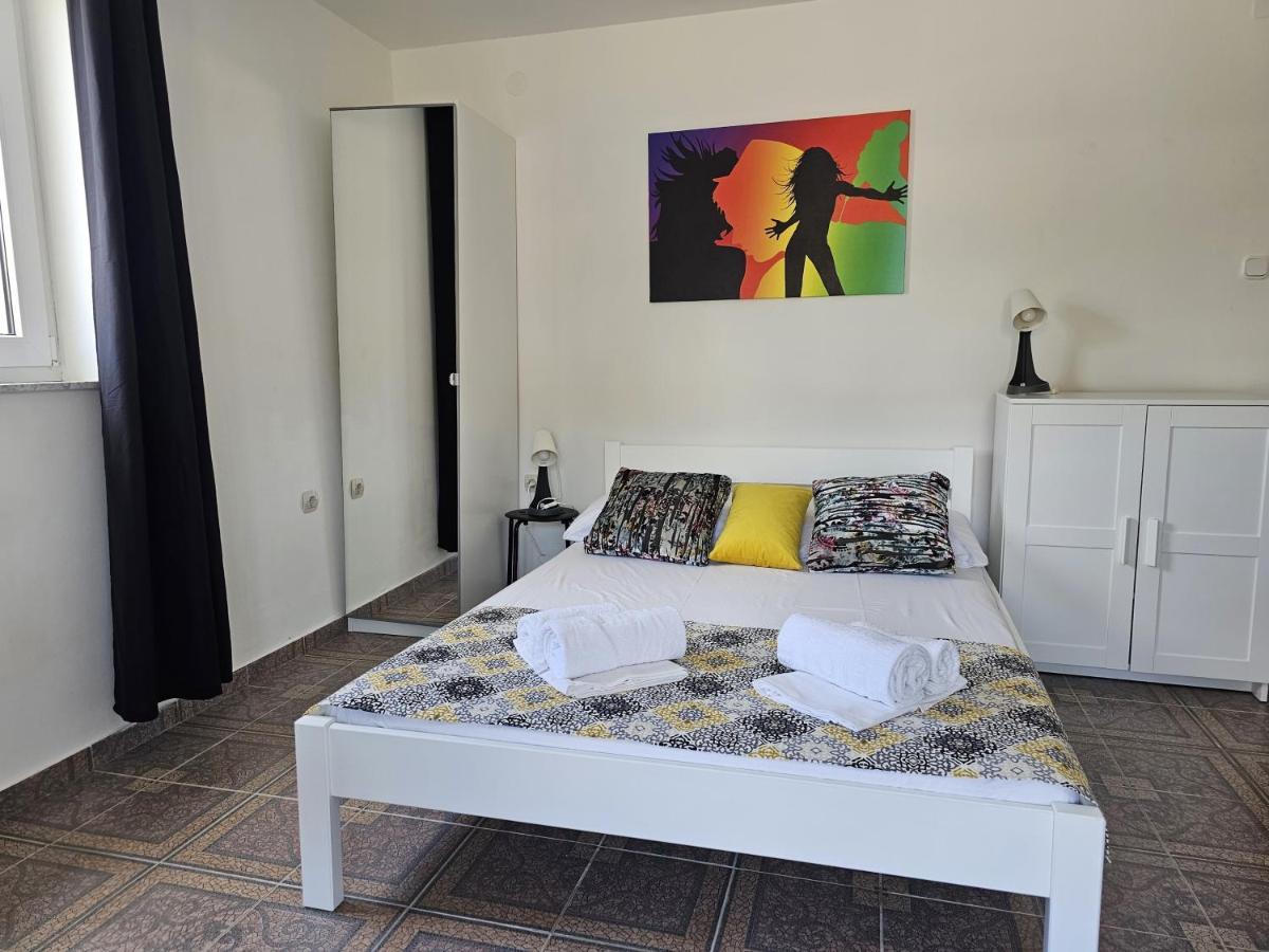 Apartments Antonia - S. Novalja Stara Novalja Bagian luar foto