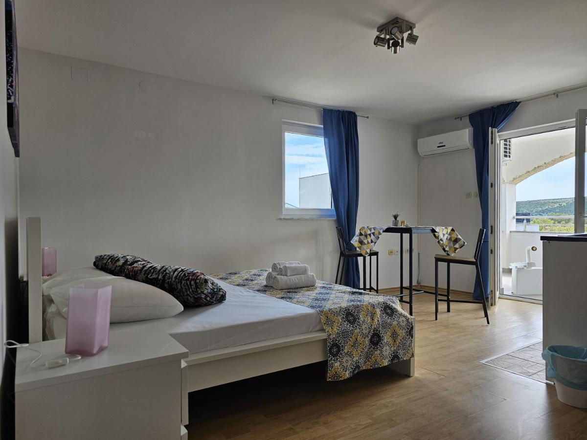 Apartments Antonia - S. Novalja Stara Novalja Bagian luar foto