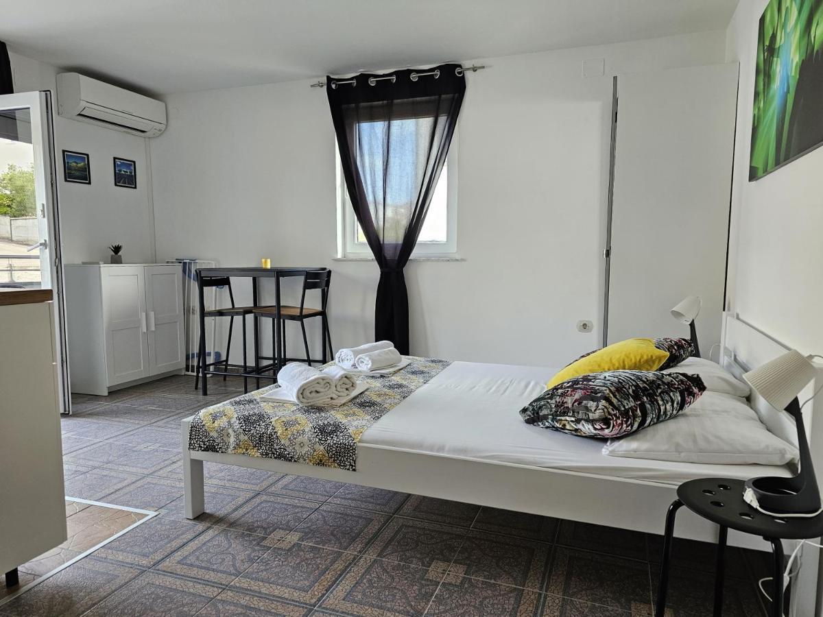 Apartments Antonia - S. Novalja Stara Novalja Bagian luar foto