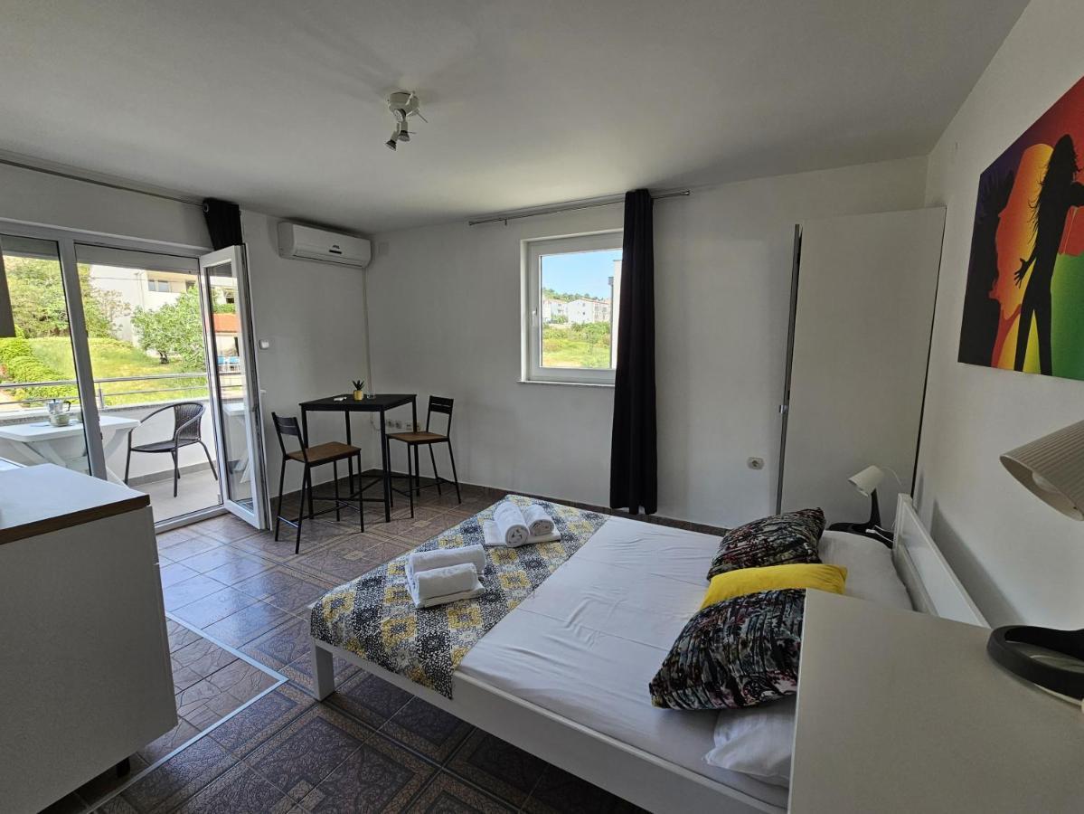 Apartments Antonia - S. Novalja Stara Novalja Bagian luar foto